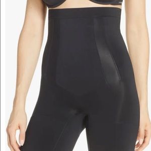 SPANX SS1915 OnCore High-Waisted Mid-Thigh Shaper Short Black Size Small New $78